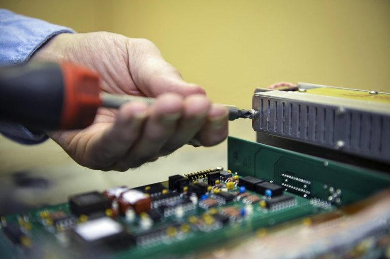 How To Become An Electronics Technician 3