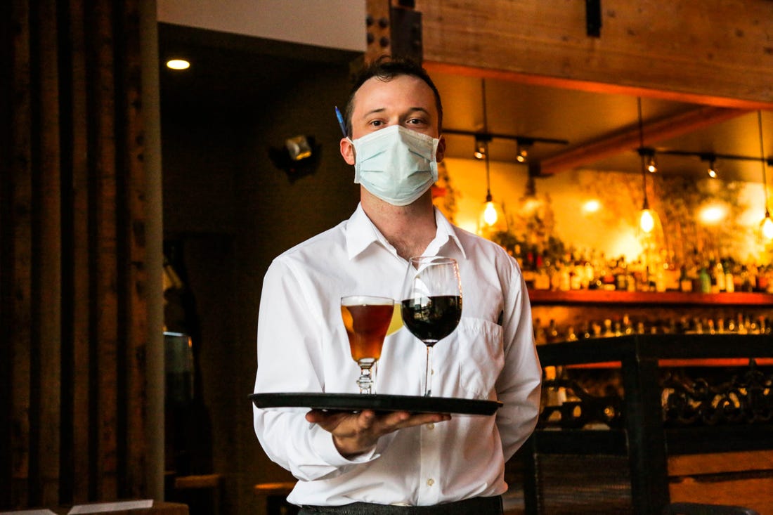 5 Tips for Working as a Waiter During the Pandemic