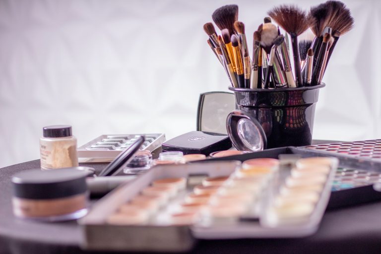Find Out Where to Take Free Online Makeup and Beauty Courses 4